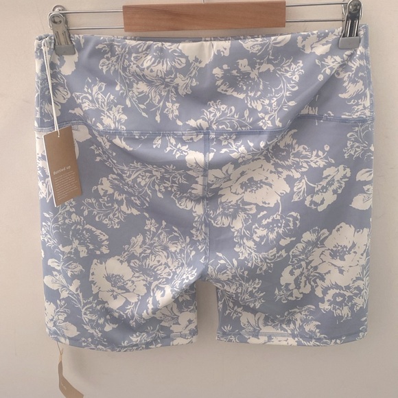 Reformation Ecomove High Rise 7" Bike Short Porcelain Blue/White Floral, XL, NWT - Picture 6 of 9